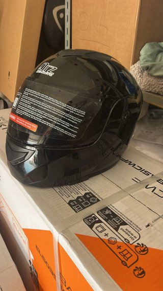 Casco de moto negro TSS