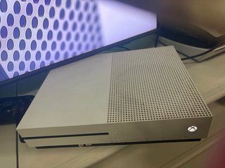 Xbox One S Bianca