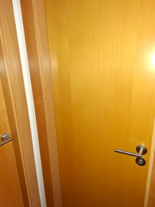 7 puertas de madera en buen estado.