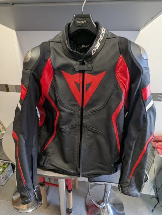 Chaqueta Dainese Cuero Negra y Roja