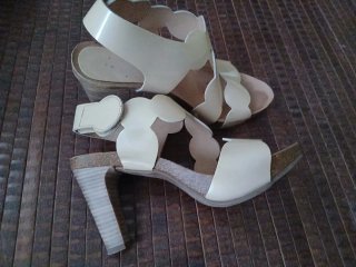 Sandalias de tacón beige verano mujer