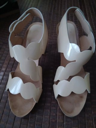 Sandalias de tacón beige verano mujer