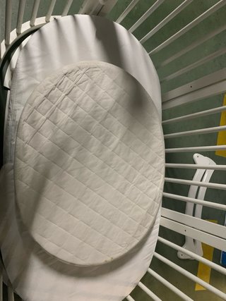 Cuna Stokke ovalada blanca