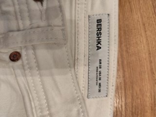 Bermuda Bershka blanca desgarrada Talla 38