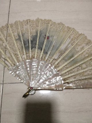 Precioso abanico de nácar