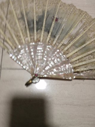 Precioso abanico de nácar
