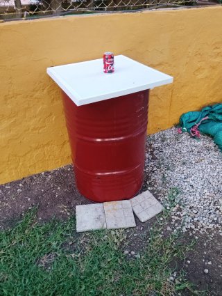 Bidón/Mesa Metálico Rojo con Tapa Blanca