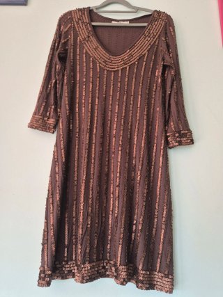 Abito con paillettes marrone e oro