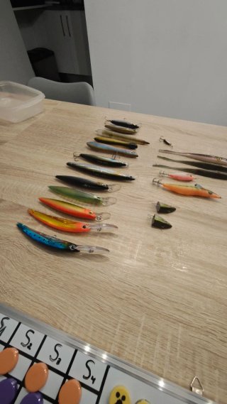 Señuelos de pesca variados
