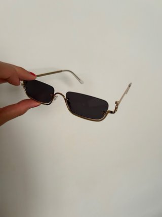 Occhiali da sole neri e oro