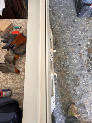 Ventana blanca de 3 hojas con manillas