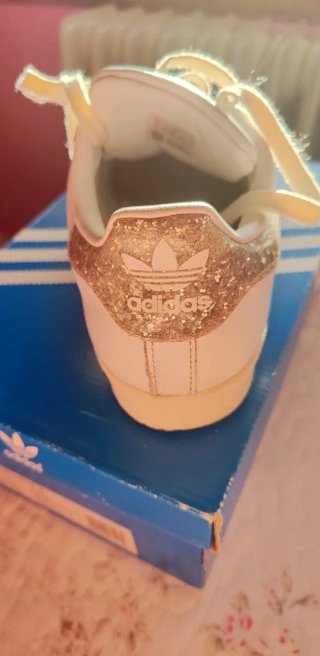 Adidas Superstar Doradas y Blancas