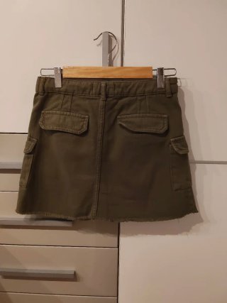 Falda cargo corta verde militar. Talla 13-14