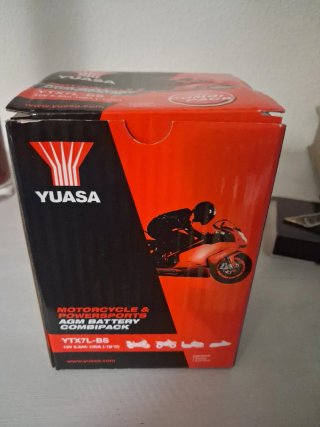 Batería Moto Yuasa YTX7L-BS 12V 100 CCA