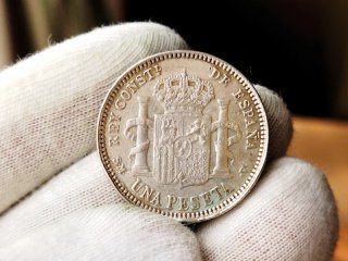 Moneda Plata 1 peseta 1904 variante Ø partido