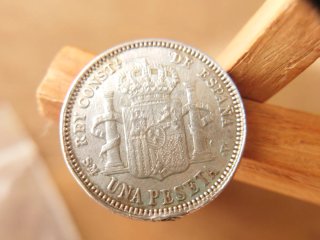 Moneda Plata 1 peseta 1904 variante Ø partido