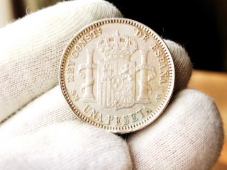 Moneda Plata 1 peseta 1904 variante Ø partido