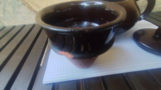 Tetera de cerámica marrón
