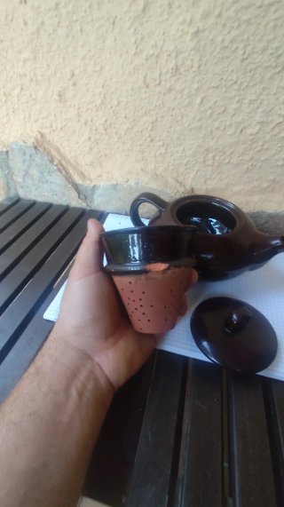 Tetera de cerámica marrón