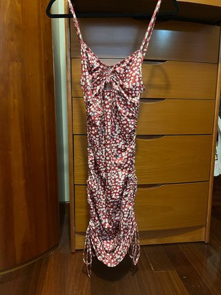 Vestido floral ajustado con cordones