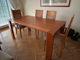 Mesa extensible y 6 sillas comedor de madera