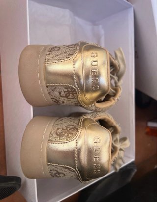 Zapatos Guess Beige y Dorado
