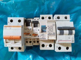 Diferencial y térmicos Merlin Gerin, GE, ABB