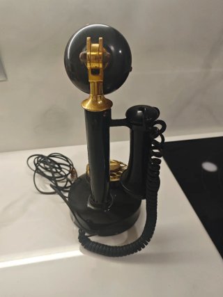 Teléfono antiguo candelabro negro