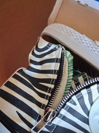 Scarpe alte zebrate