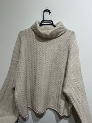 Jersey Bershka crema talla L mangas anchas