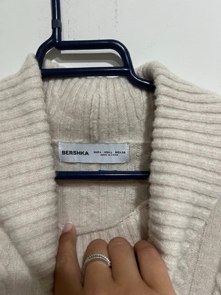 Jersey Bershka crema talla L mangas anchas