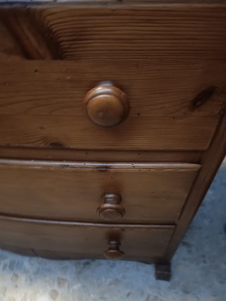 Cómoda de pino con espejo