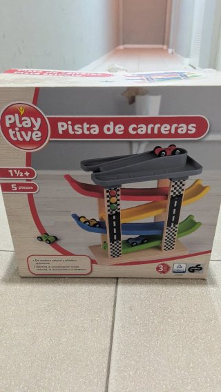 Pista de carreras infantil de madera