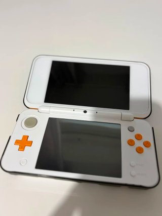 Nintendo 2DS XL Bianca e Arancione