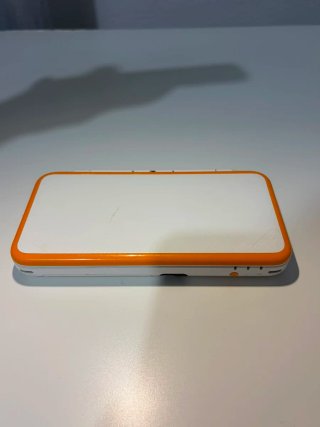 Nintendo 2DS XL Bianca e Arancione