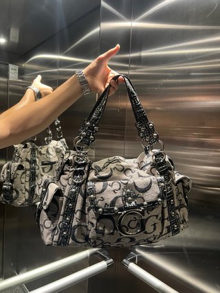 Bolso Guess Negro y Gris