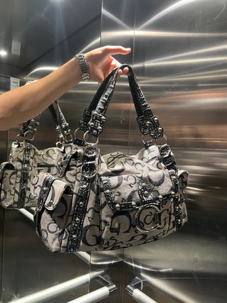Bolso Guess Negro y Gris