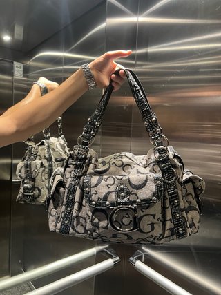 Bolso Guess Negro y Gris
