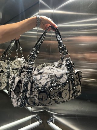 Bolso Guess Negro y Gris
