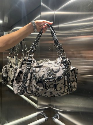 Bolso Guess Negro y Gris