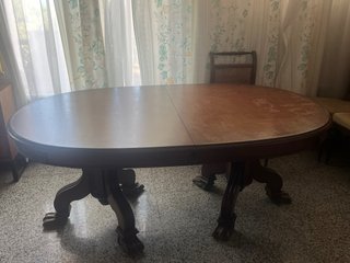 Mesa de comedor ovalada de madera