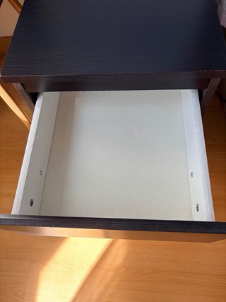 Comodino Ikea in legno scuro