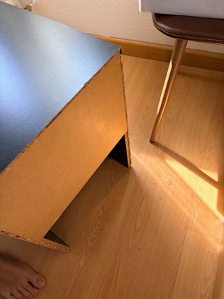 Comodino Ikea in legno scuro