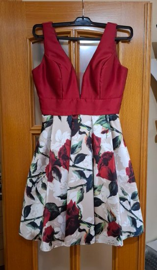 Vestido corto floral para evento