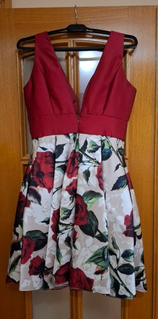 Vestido corto floral para evento