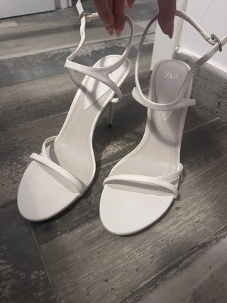 Sandalias tacón Zara blancas Talla 40