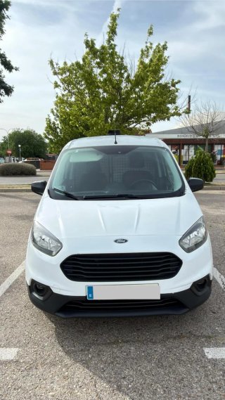Ford E-Transit Courier 2021