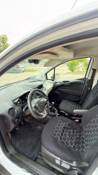 Ford E-Transit Courier 2021