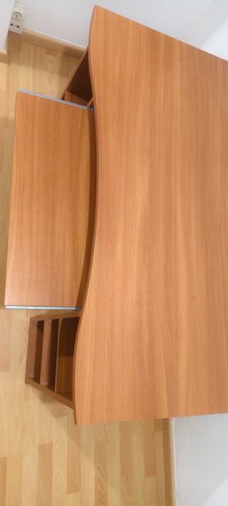 Escritorio madera con bandeja extraíble