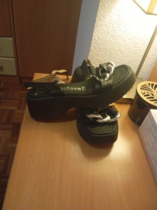 Sandalias de piel negras